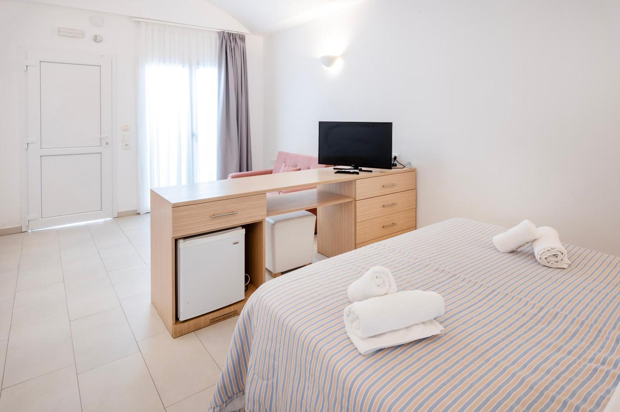 Orizontes Hotel Santorini 피르고스 외부 사진
